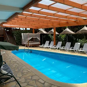 & 4*, Durrës Albania